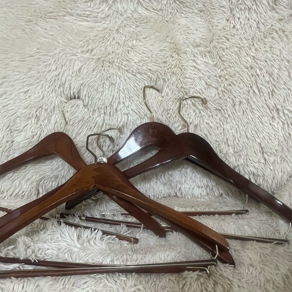 Dillard's Wooden MENS SUIT Hangers Set off 5, - Picture 7 of 7